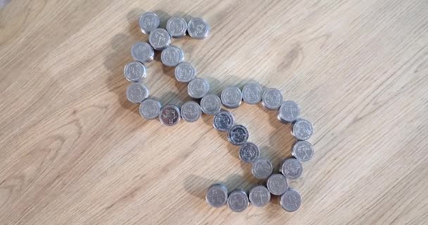 Dolarový Znak Tvaru Stříbrných Mincí Dřevěném Stole Úspory Hromadění Peněz — Stock video