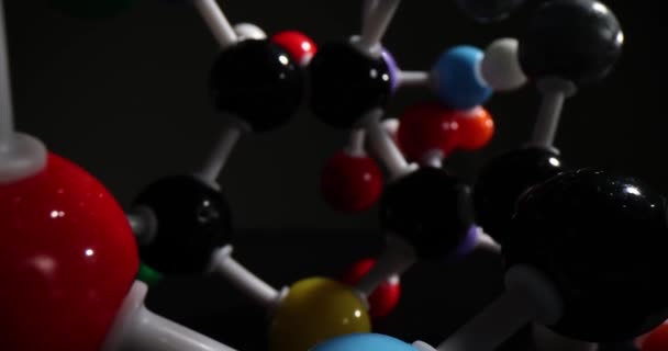 Molécula Adn Plástico Sobre Fondo Negro Molécula Adn Almacena Información — Vídeo de stock