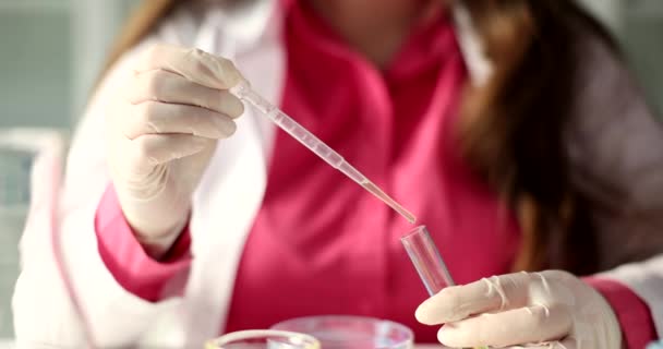 Student Laboratory Dripping Liquid Flask Close Scientific Experiment Vaccine Development — Stock Video
