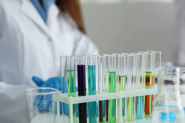 Liquides Toxiques Toxiques Colorés Dans Des Éprouvettes Laboratoire Analyse Des — Photo