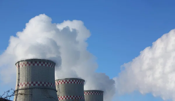 Gáztermikus Erőmű Hatalmas Füsttel Gőzvezetékekkel Földgáz Felhasználása Hőenergia Tervezésben Földgázhiány — Stock Fotó