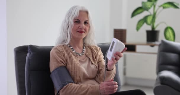 Smiling Senior Adult Measures Blood Pressure Home Measurement Blood Pressure — Stock Video