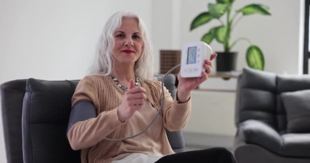 Happy Senior Woman Shows Digital Tonometer Screen Thumb Gest Home — Stock video