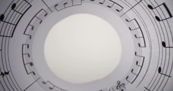 Rolling Sheet Paper Musical Notes Playing Symphony Luz Blanca Brillante — Vídeos de Stock