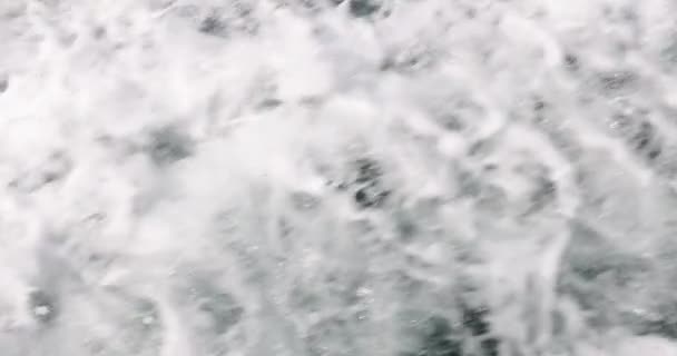 Высокий Движущийся Хребет Опасных Мощных Бурных Волн Драматические Темно Голубые — стоковое видео