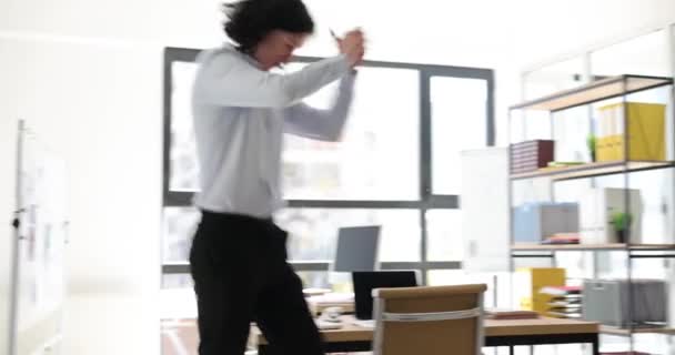 Employee Celebrating Successful Completion Negotiation Closing Deal Student Trainee Dancing — Stock Video