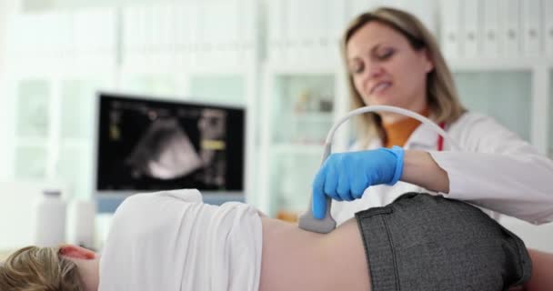 Klinikte Ultrason Kullanılarak Organların Teşhisi Çocuklarda Böbrek Sorunları Tedavi — Stok video