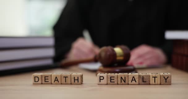 Palabra Juez Martillo Cubos Pena Muerte Sala Del Tribunal Medida — Vídeo de stock