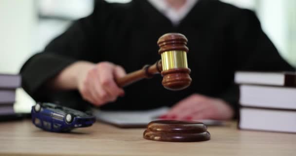 法廷で弁護士と自動車保険裁判官 交通事故と判決 — ストック動画