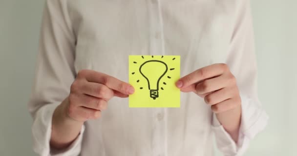 Business Woman Holding Sticker Drawn Light Bulb New Ideas Business — Stock Video