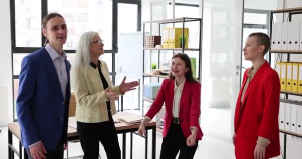 Boldog Alkalmazottak Ünneplik Győzelmet Üzleti Életben Izgatott Csapat Mosolygó Nevető — Stock videók