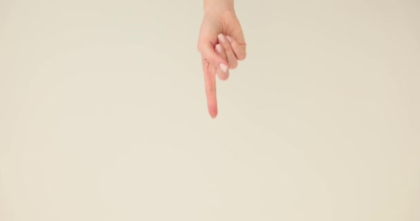 女人的手尖食指朝下 有方向的广告横幅 — 图库视频影像