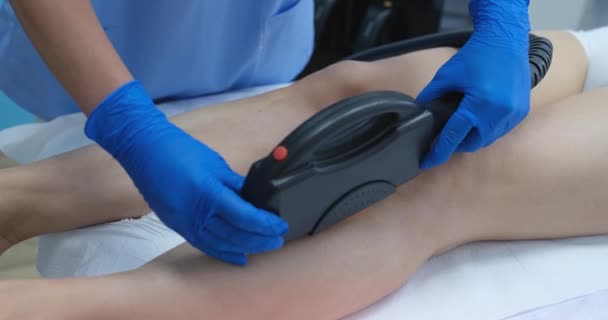Procedimento Remoção Cabelo Cosmetology Terapeuta Clínica Spa Beleza Laser Depilação — Vídeo de Stock