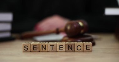 Mahkeme kararına göre mahkeme salonunda karar verilecek. Ceza davaları ve cezalar