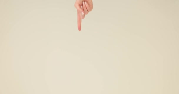Kvinnliga Handen Pekar Finger Ner Och Riktningar Reklambanner Med Riktningsskylt — Stockvideo
