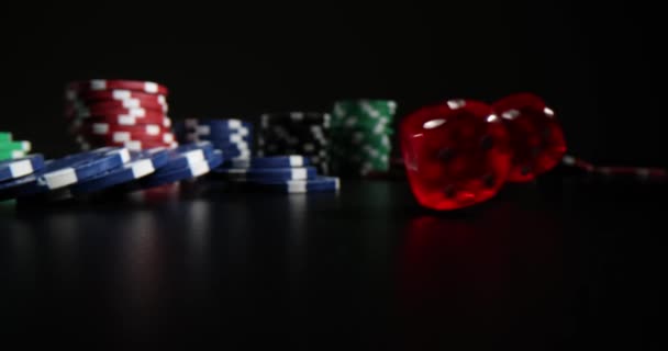 Dados Rojos Fichas Casino Tarjetas Sobre Fondo Negro Juegos Azar — Vídeos de Stock