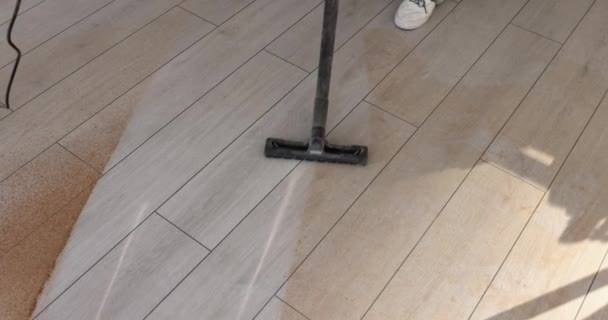 Black Hose Vacuum Cleaner Sucks Chips Sawdust Scattered Wooden Floor — Stock Video