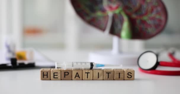 Modelo Jeringa Tratamiento Hepático Hepatitis Clínica Enfermedades Inflamatorias Del Hígado — Vídeo de stock