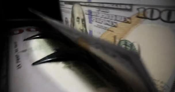 Der Elektronische Geldzähler Zählt Amerikanische Hundert Dollar Banknoten Finanzkontrolle Der — Stockvideo