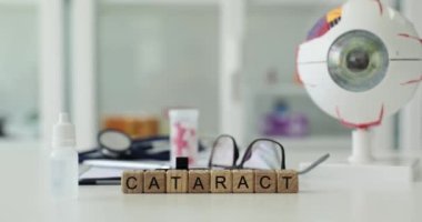 Katarakt semptomların tedavisine ve göz sağlığının önlenmesine neden olur. Objektifin kısmi ya da tam bulutlandırması