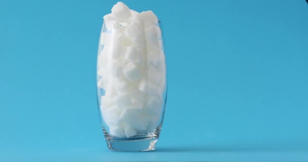 Doktorhand Hält Stethoskop Auf Glas Voller Weißer Zucker Süße Lebensmittelzutaten — Stockvideo