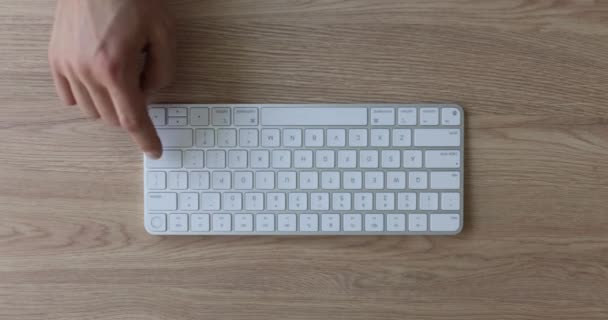 Fingerdrücken Auf Die Tastatur Von Oben Computerbenutzer Drückt Tastenkombination Ein — Stockvideo