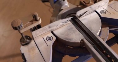 İşi bitirmek ve odun kesmek için testere. Odun kesmek için daire testere.