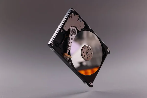 Sabit Diskin Dahili Mekanizmasının Donanımına Yaklaş Bilgisayar Parçaları Sabit Disk — Stok fotoğraf