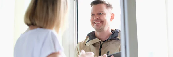 Smiling Male Courier Social Worker Tablet Conducts Survey Communication Woman — Foto de Stock