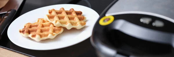 Delicious Fresh Sweet Cooking Waffles Plate Kitchen Belgian Waffle Recipe — Stockfoto