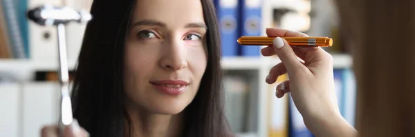 Doctor Tests Reflexes Eyes Young Woman Lamp Medical Clinic Neurological — 스톡 사진