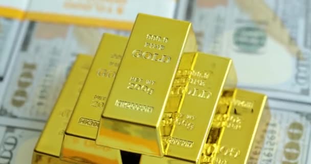 Περιστροφή Ράβδων Χρυσού Φόντο Χαρτονομισμάτων Δολαρίων Χρυσές Ράβδοι Στα Τραπεζογραμμάτια — Αρχείο Βίντεο
