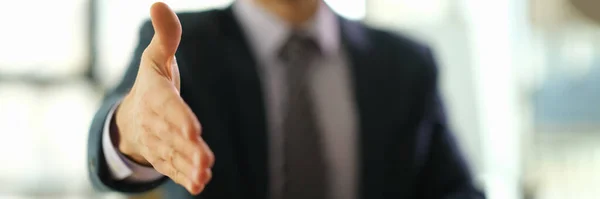 Επιχειρηματίας Κοστούμι Απλώνει Χέρι Του Για Χειραψία Χαιρετισμό Closeup Έννοια — Φωτογραφία Αρχείου
