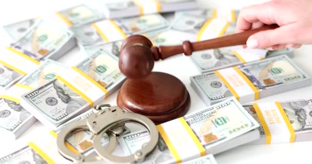 Yargıç Tokmağı Bir Tomar Doların Yanında Kelepçeledi Yolsuzluk Mali Suçlar — Stok video