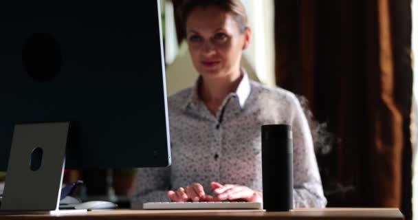 Businesswoman Works Computer Next Humidifier Climate Control Humidification — Video