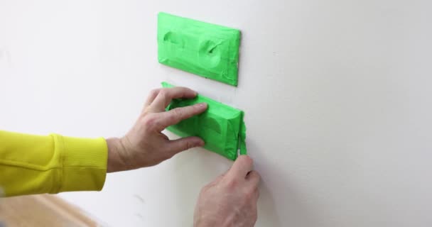 Los Interruptores Enchufes Están Cubiertos Con Cinta Adhesiva Verde Protección — Vídeo de stock