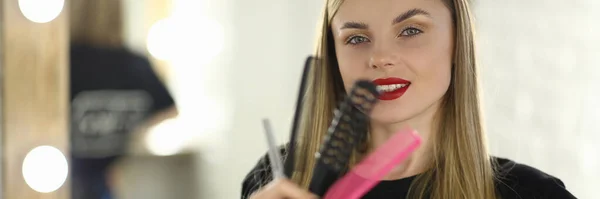 Portrait Woman Hairdresser Holding Combs Scissors Beauty Salon Services Concept — Stock Photo, Image