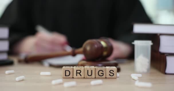 Inscripción Drogas Cubos Madera Primer Plano Concepto Para Venta Estupefacientes — Vídeos de Stock
