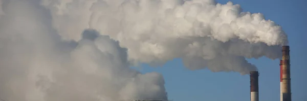 Büyük Boruları Duman Buharla Çalışan Gaz Termik Santrali Birleşmiş Isı — Stok fotoğraf