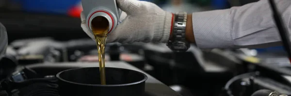 Car Mechanic Pours Engine Oil Car Engine Closeup Oil Change — 图库照片