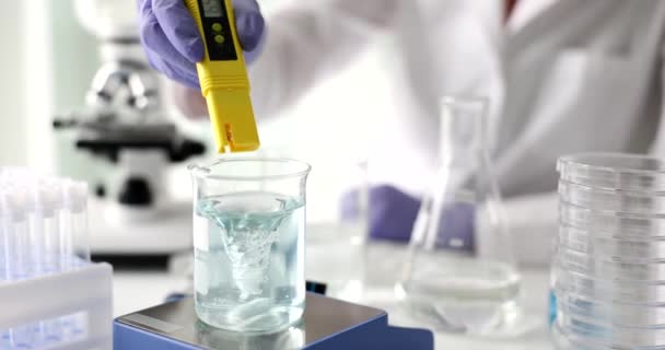 Měřič Tds Kontroluje Kvalitu Vody Laboratoři Testovač Kvality Vody Laboratorní — Stock video