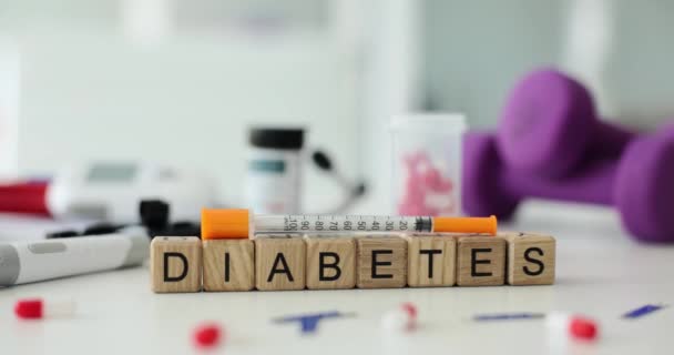 Cukorbetegség Fecskendővel Tablettákkal Orvosi Asztalon Endokrin Rendszer Betegségei Magas Vércukorszintet — Stock videók