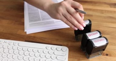 Belge üzerindeki el damgası iptal edildi. Patron Seo Bankası çalışanı kredi ya da ipotek talebini reddediyor