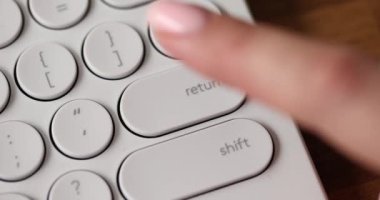 Beyaz dönüş veya giriş tuşuna basılır. Bilgisayarda çalışan seçim programcısını iptal et