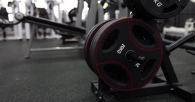 Spor salonunda 20 kg metal disk. Aptal diskler 20 kg.