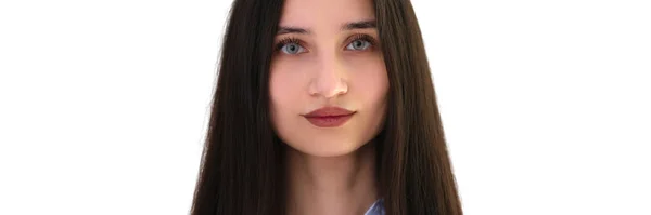 Junge Frau Mit Dunklen Langen Haaren Und Blauen Augen Porträt — Stockfoto