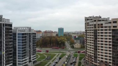 Büyük şehrin ve 4K otobanının en iyi manzarası. Büyük şehir kavramının altyapısı