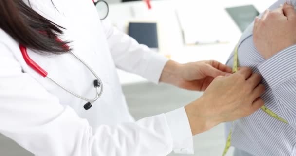 Doctor Gynecologist Measuring Waist Pregnant Woman Using Measuring Tape Clinic — Stock videók