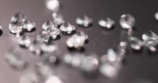 Muitos Diamantes Deitados Fundo Preto Filme Venda Pedras Preciosas Conceito — Vídeo de Stock