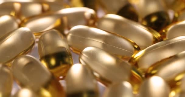 Muitas Cápsulas Amarelas Gelatina Com Vitaminas Filme Ingestão Preventiva Conceito — Vídeo de Stock